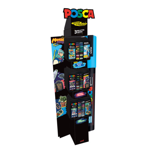 Espositore da terra pratico e d’impatto. Progettato per contenere 12 metal case, 4 per ognuno dei tre temi disponibili: Manga hero, Groovy colours e Pop colours. Le 3 collezioni sono composte da 20 marcatori così assortiti: 6 con punta extra-fine da 0,7 a 1 mm, 7 con punta fine da 0,9 a 1,3 mm e 7 con punta media da 1,8 a 2,5 mm. Dotato di tre ripiani, ciascuno dedicato a un tema, è la soluzione ideale per una presentazione ordinata e chiara. Il logo frontale e l’iconico marcatore rappresentato sul lato garantiscono un richiamo immediato e danno un tocco distintivo alla struttura.